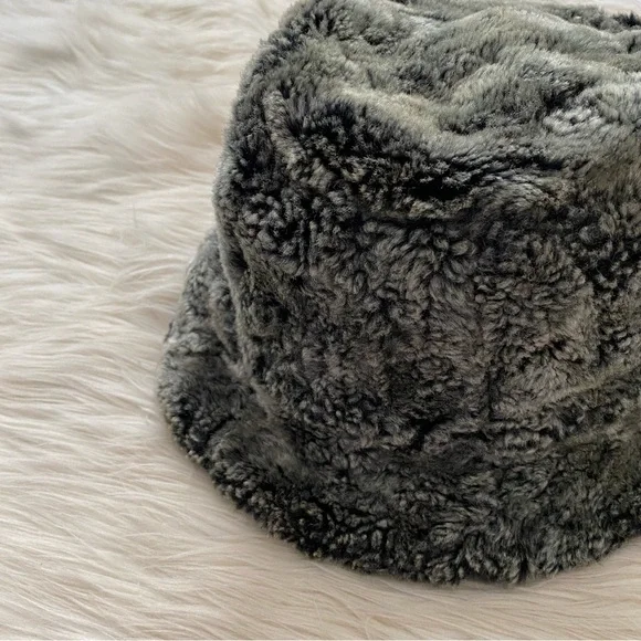 Vinatge Wilson’s Leather Gray Fur Faux Bucket Hat Y2K - Picture 5 of 9